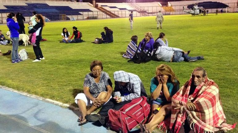 Fort séisme au Chili: 5 morts, alerte au tsunami dans plusieurs pays