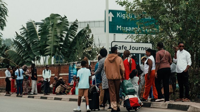 Violences dans l'est de la RDC : les Belges invités à quitter la zone s'ils le peuvent ou à rester dans un endroit sûr, des tirs entendus dans le centre de Goma