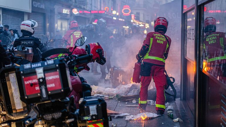 Émeutes en France : 157 interpellations dans la nuit de dimanche à lundi, le décès d'un pompier ne serait pas en lien avec les protestations
