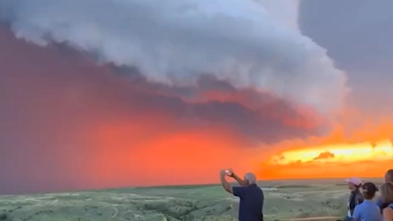 Un fascinant et effrayant orage supercellulaire dans le Dakota du sud