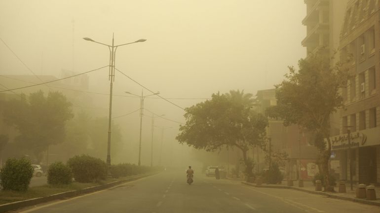 Irak : une nouvelle tempête de poussière paralyse aéroports et administrations