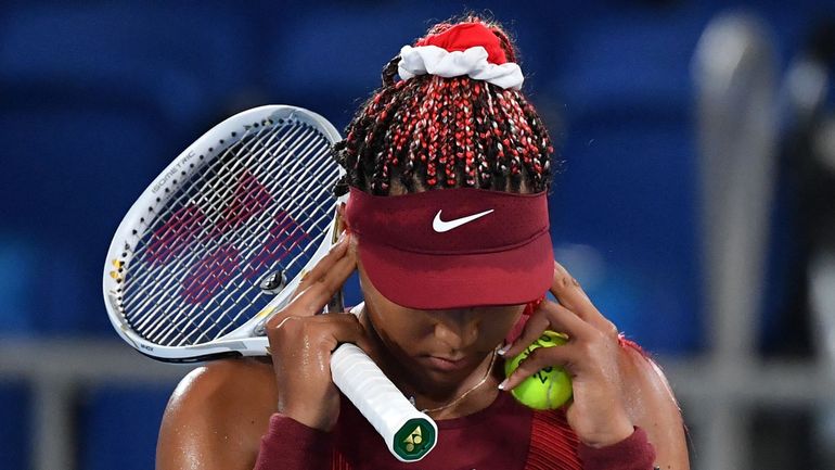 Naomi Osaka fond en larmes pendant sa première conférence de presse depuis trois mois