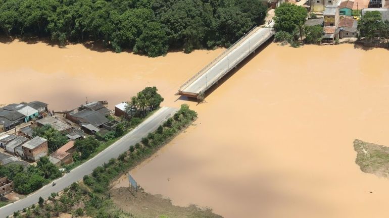Brésil: de fortes pluies provoquent plus de 11.000 évacuations