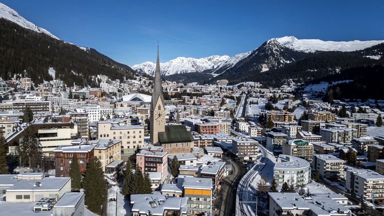 Forum économique mondial : 350 manifestants rejoignent Davos à pied, pour réclamer une taxation équitable des riches