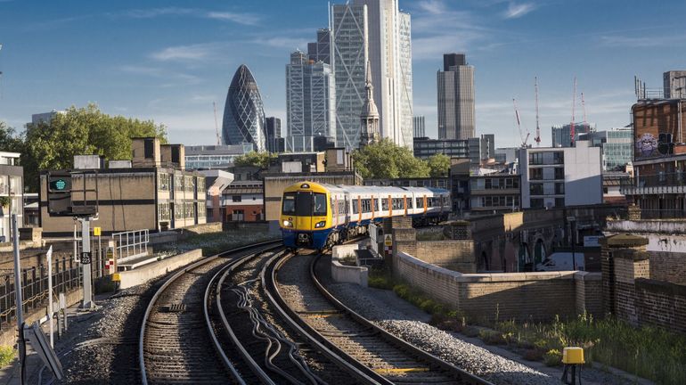 Grèves au Royaume-Uni : le patron d'une des plus importantes compagnies ferroviaires démissionne