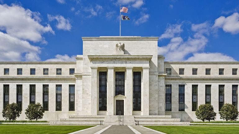 Etats-Unis : la Fed relève son taux d'un demi-point, et réduit encore sa prévision de croissance