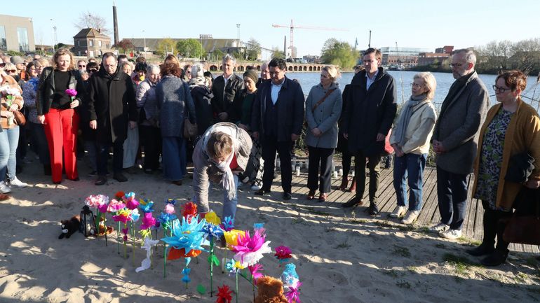 Gand : la population rend hommage à Raul, l'enfant de 9 ans dont le corps a été repêché le 13 avril