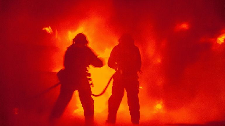 France : 3000 vacanciers de Canet-en-Roussillon évacués d'un camping, incendie maîtrisé