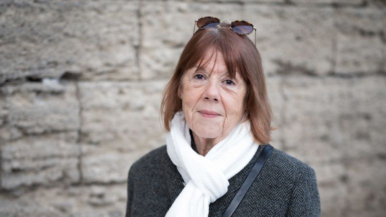 Gisèle Pelicot applaudie à son arrivée au palais de justice de Nîmes pour assister au procès en appel de l’un de ses violeurs