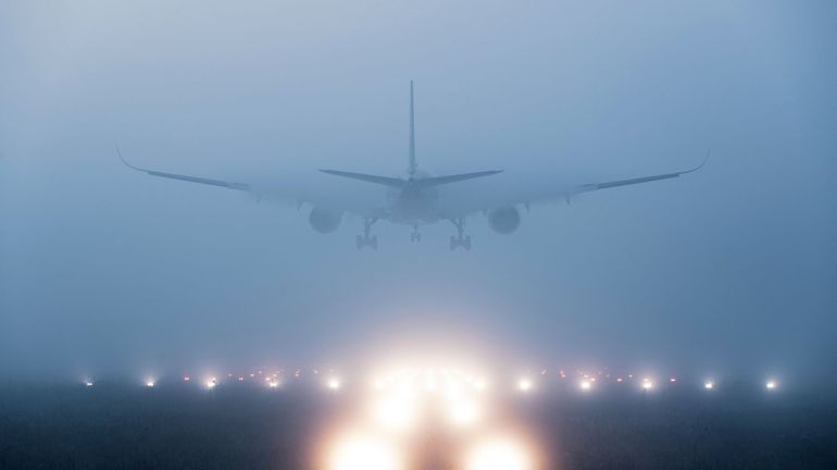 Pays-Bas : le brouillard entraîne l'annulation de vols à Schiphol, Rotterdam et Eindhoven