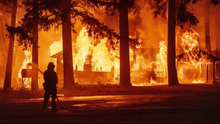 Le Dixie Fire, l'incendie californien dévastateur, est tellement important qu'il génère lui-même nuages, foudre et vents