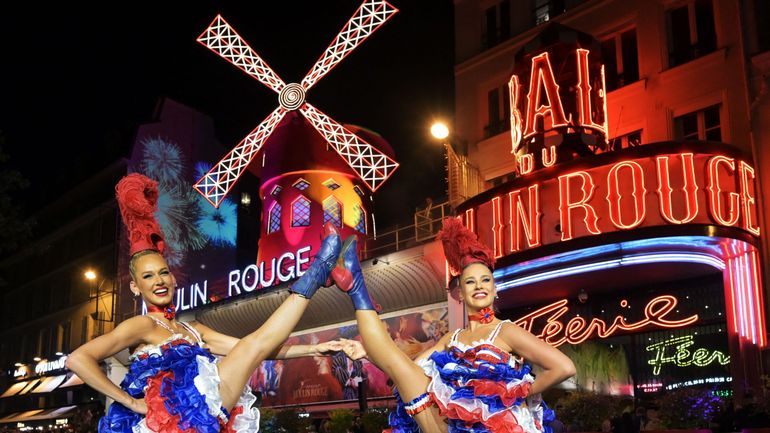 A Paris, les ailes du mythique Moulin Rouge sont de retour