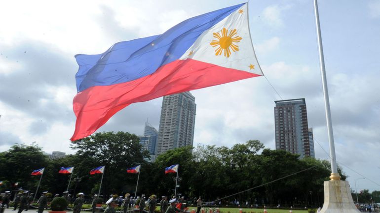 Philippines : des milliers de personnes évacuées face au regain d'activité d'un volcan