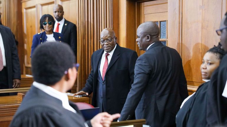 Afrique du Sud : l'ex président Zuma s'est présenté en prison, avant d'être libéré aussitôt