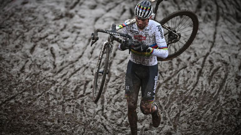 Cyclo-cross Termonde : "Aucune raison de paniquer" pour un Van der Poel "encore un peu court"