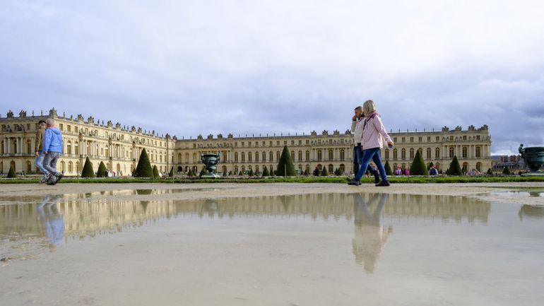 France : le château de Versailles évacué pour la 6e fois en une semaine, les fausses alertes se multiplient et les touristes s'agacent