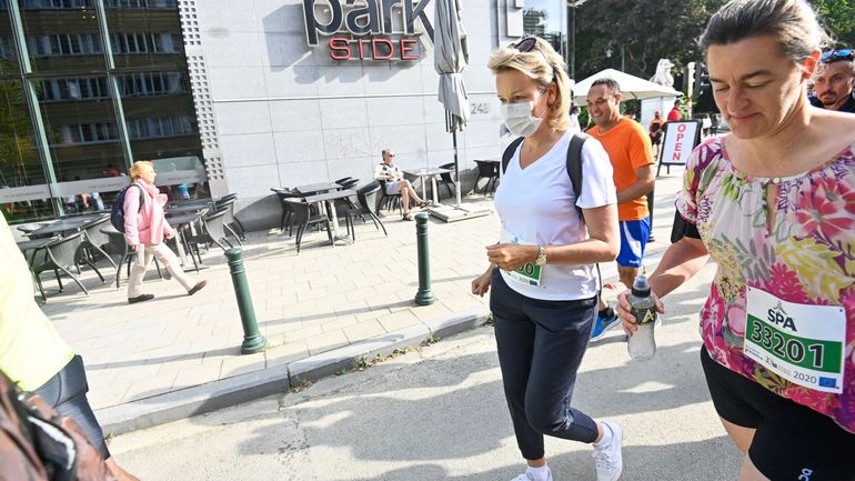 20 km de Bruxelles : une première pour la reine Mathilde, qui a marché masquée