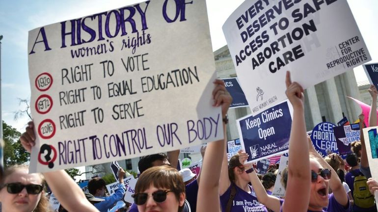 La Cour suprême des Etats-Unis porte un coup dur au droit à l'avortement