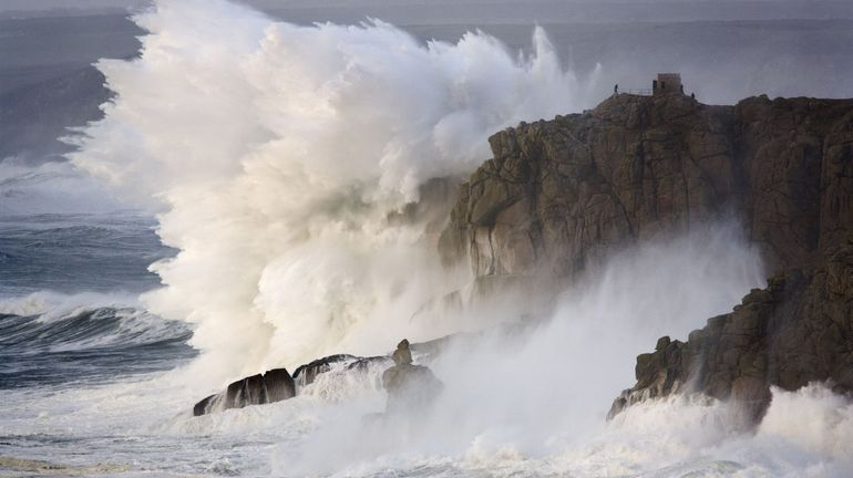 Tempête Éowyn : des rafales de 180 km/h en Irlande, quelles conséquences en Belgique ?