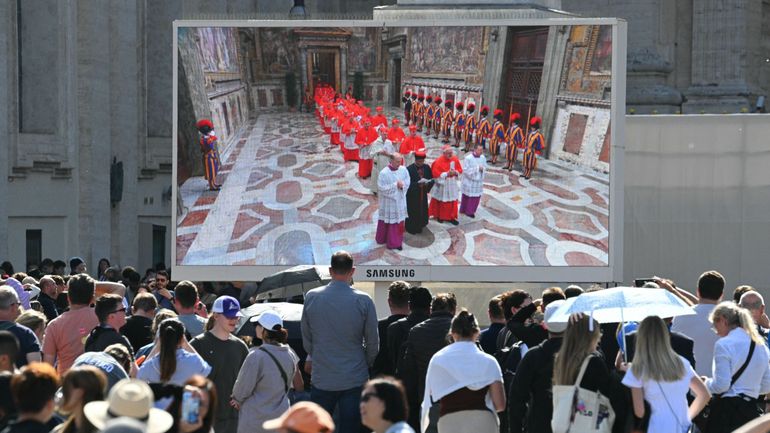 Vatican : les portes de la chapelle Sixtine se ferment sur les 133 cardinaux électeurs, le conclave commence