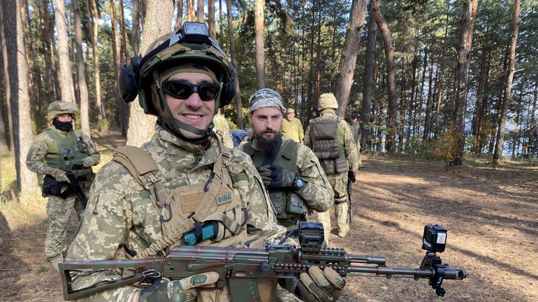 Guerre en Ukraine : drones, sabotage et techniques d'assaut, immersion avec le bataillon Sturm des forces spéciales de l'armée ukrainienne
