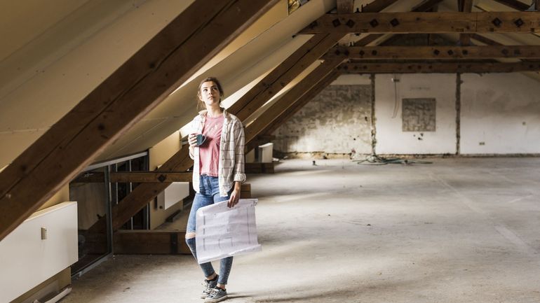 Huit Belges sur 10 pensent qu'acheter un logement coûte trop cher pour l'instant, selon un sondage réalisé dans le cadre du salon Batibouw