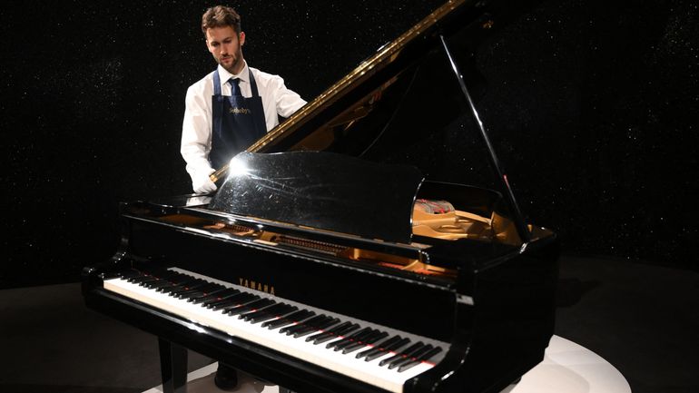 Le piano sur lequel Freddie Mercury a composé quasiment toute son oeuvre vendu près de deux millions d'euros à Londres