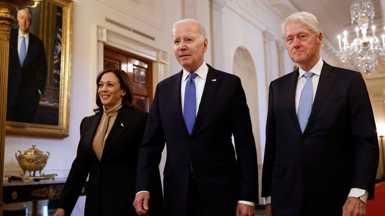 Retrait de Joe Biden : les Clinton apportent leur soutien à Kamala Harris, Nancy Pelosi salue 