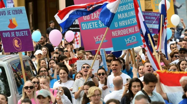 Croatie: des milliers de manifestants contre l'avortement à Zagreb