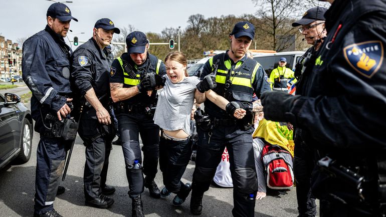 La militante écologiste Greta Thunberg interpellée lors d'une manifestation à La Haye