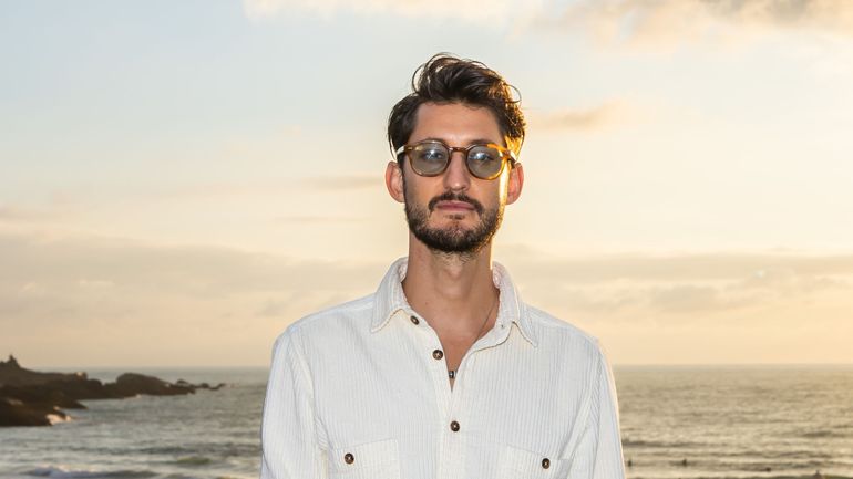Pierre Niney honore un pari en se faisant un tatouage très particulier