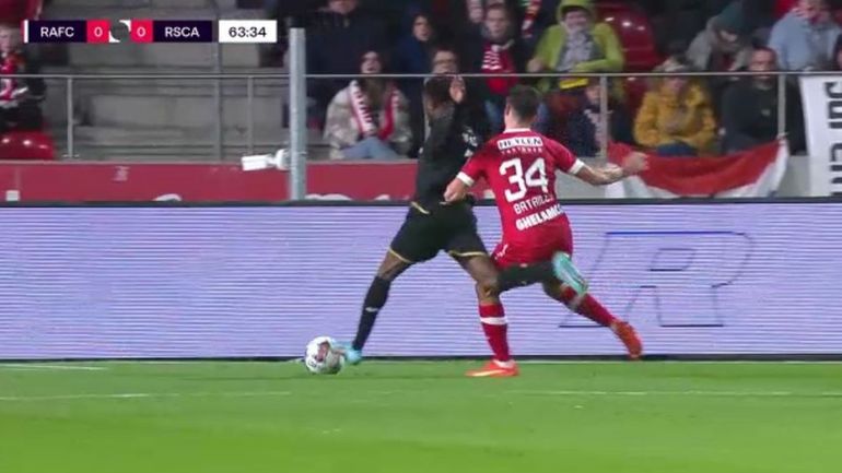 Antwerp-Anderlecht : Y avait-il penalty de Jelle Bataille sur Francis Amuzu?