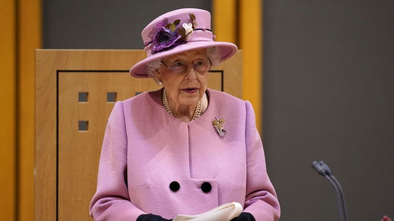 La Reine Elizabeth II distingue 1278 personnes dont Daniel Craig et le médecin-chef de l'Angleterre
