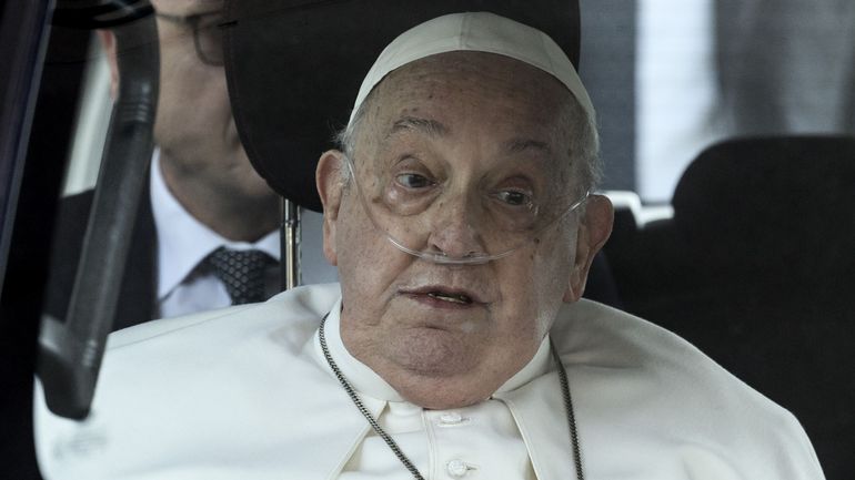Le pape devrait apparaître en public à Pâques