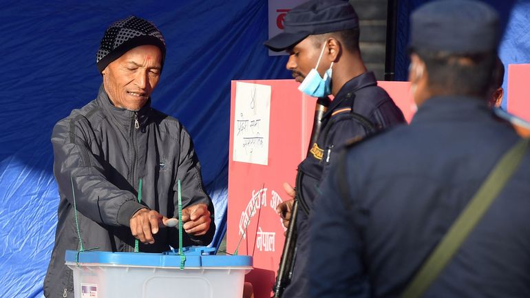 Elections au Népal : les jeunes défient l'ancienne génération au pouvoir