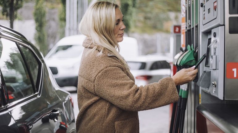 Faire le plein d'essence coûtera plus cher à partir de vendredi