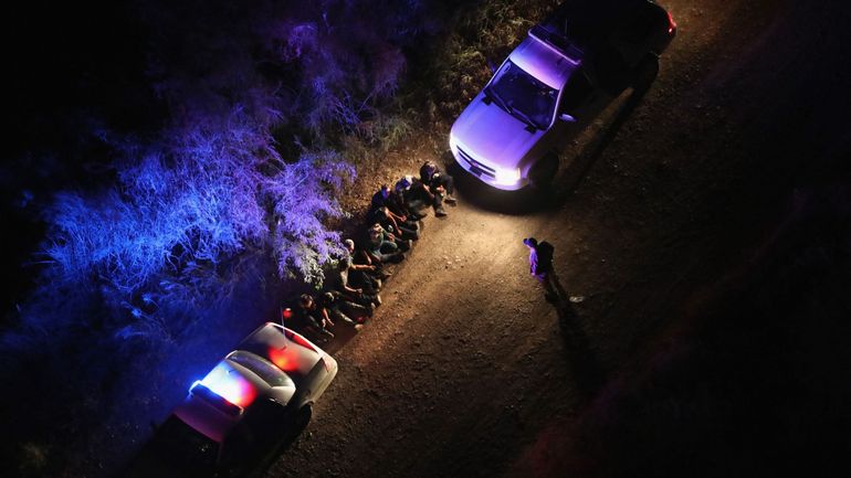 Etats-Unis : le gouverneur du Texas autorise sa police à raccompagner les migrants à la frontière