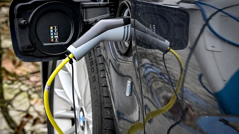 Les politiques veulent plus de transparence sur le coût de recharge d'une voiture électrique