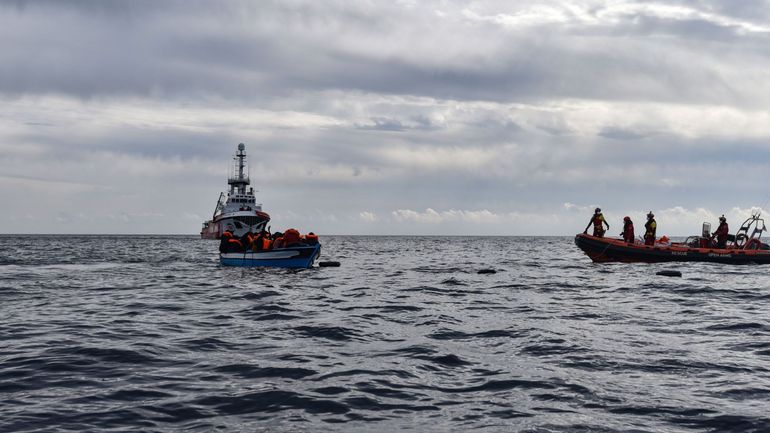 Un bateau rempli de migrants chavire au large de la Libye : 6 morts et 29 disparus