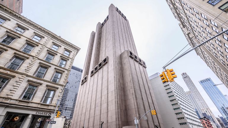 Que se passe-t-il à l'intérieur de cette énigmatique tour sans fenêtre à New-York ?