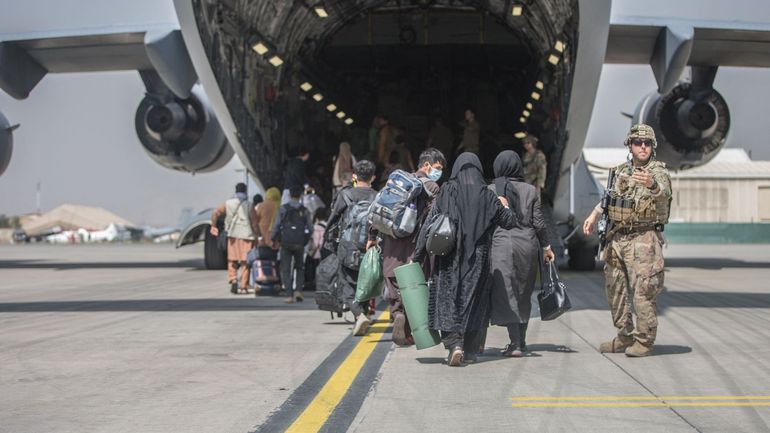Afghanistan : 16.000 personnes évacuées de l'aéroport de Kaboul en 24 heures