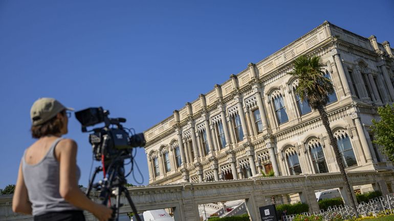 Guerre en Ukraine : pour la troisième fois, des pourparlers entre Russes et Ukrainiens débutent Istanbul
