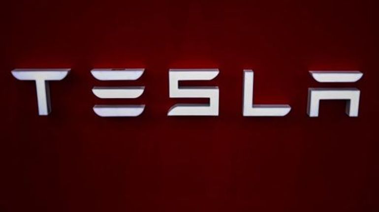 États-Unis : Tesla rappelle plus de 376.000 véhicules pour un problème de direction