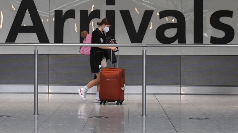 Coronavirus : l'aéroport londonien d'Heathrow va tester des files rapides pour les voyageurs vaccinés