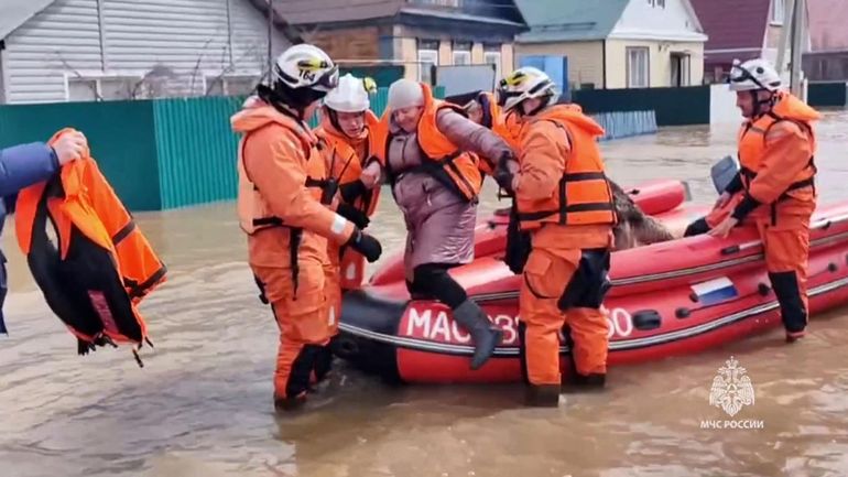 Russie : plus de 4000 personnes évacuées dans une région de l'Oural après la rupture d'un barrage