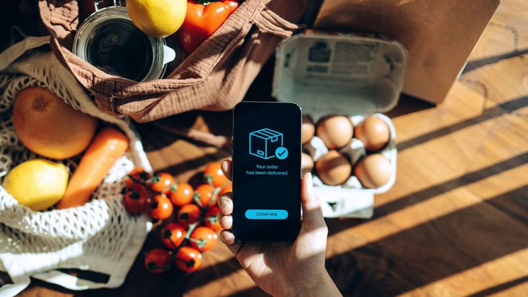 Livraisons de courses à domicile, retraits en magasin : l'e-commerce alimentaire va-t-il s'imposer en Belgique ?