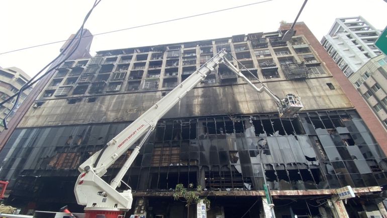 Le bilan grimpe à 46 morts dans l'incendie d'un immeuble à Taïwan