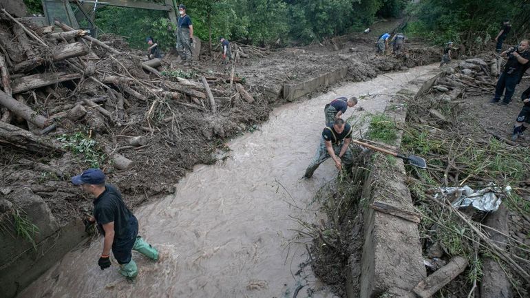 Graves inondations en Crimée, la flotte russe appelée à la rescousse