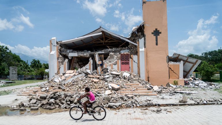 Séisme en Haïti: le bilan s'alourdit à 2189 morts