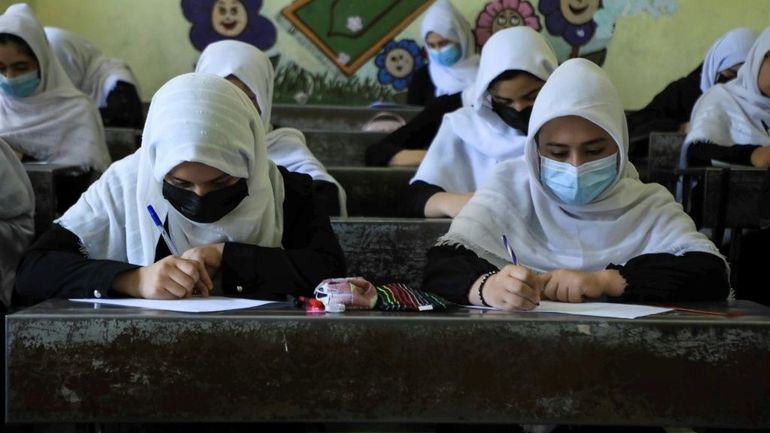 Afghanistan : des filles retournent à l'école à Hérat, sous le régime taliban